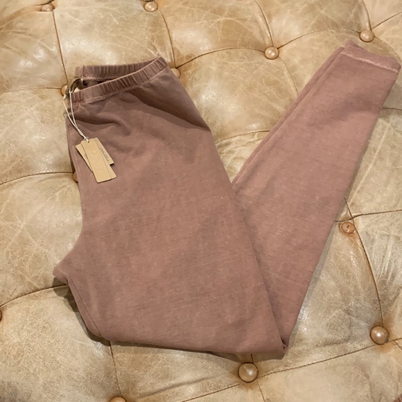 NWT SKIMS Outdoor Legging Size M Camel Color - Picture 1 of 8